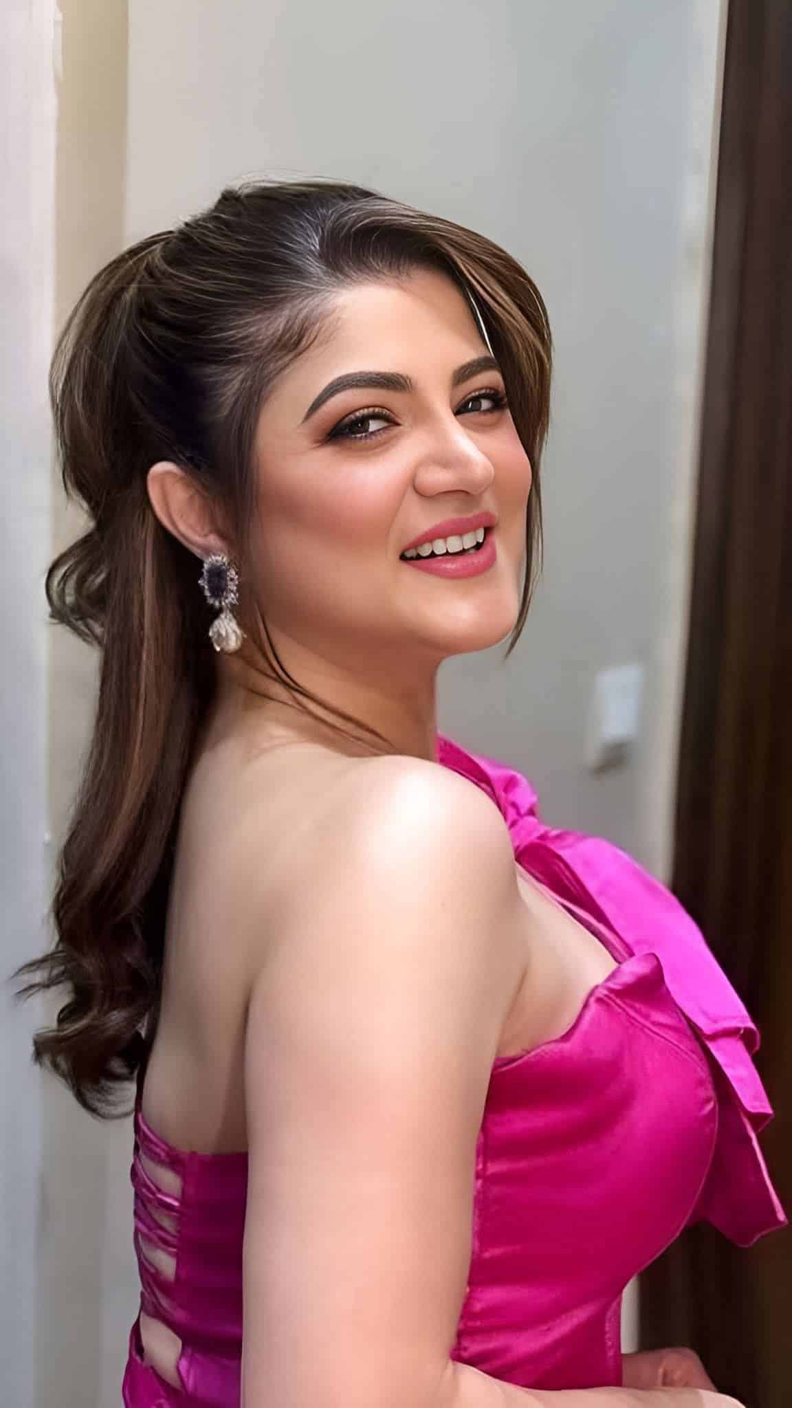 Book girl for night — privacy-first companion photo for confidential service — booking in Pakistan — gallery 1/15 — asset 12