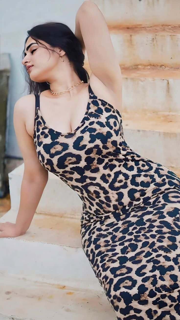 Book Girls In Hotel — natural palette portrait for realistic expectations — booking in Pakistan — gallery 5/20 — asset 15