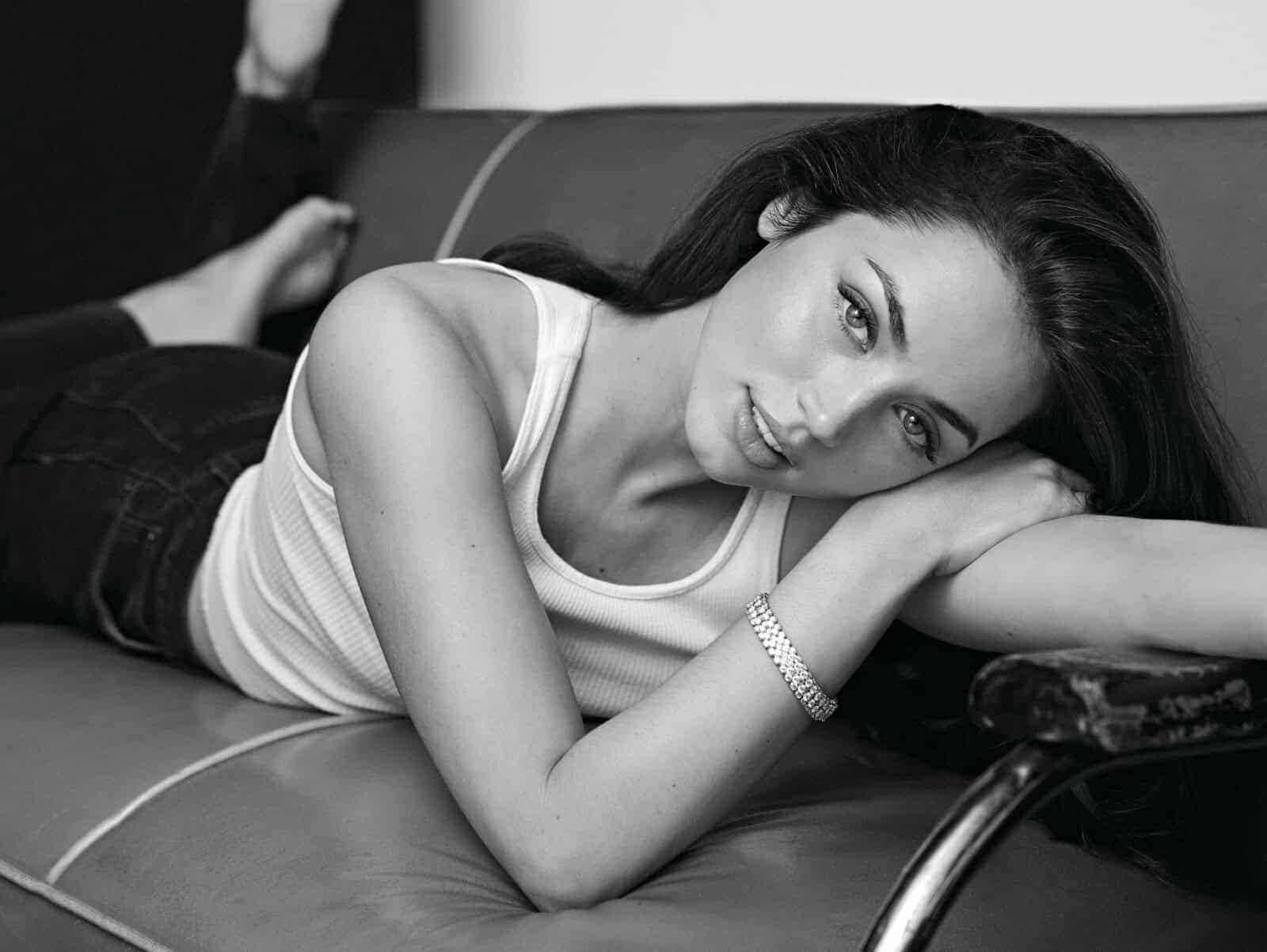 Book Girl For Night — soft glam portrait ideal for first-time inquiries — booking in Pakistan — gallery 9/20 — asset 32