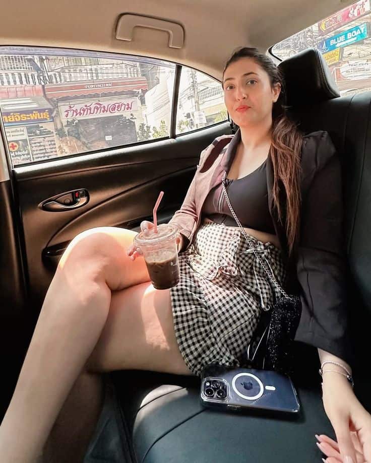 Girls For Night — short-stay hotel session mood with calm composition — booking in Pakistan — gallery 9/20 — asset 55