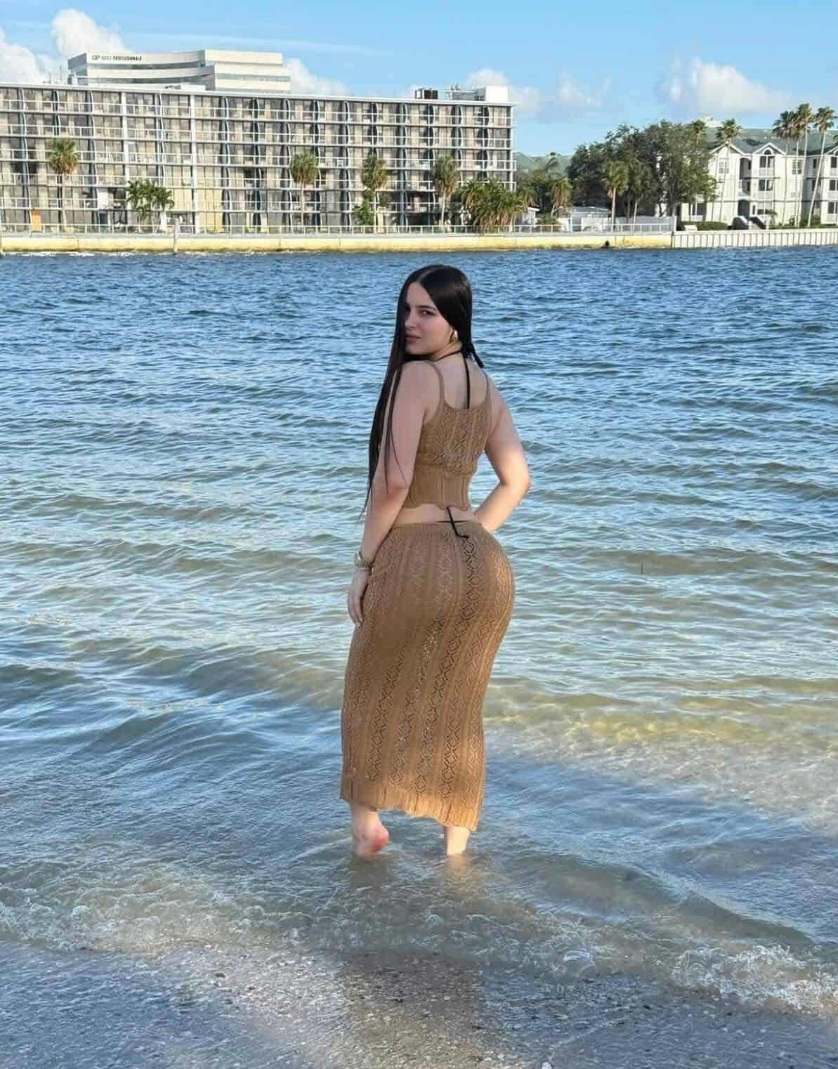 Best girls for night — minimalist room aesthetic for modern hotel meetings — booking in Pakistan — gallery 2/15 — asset 62